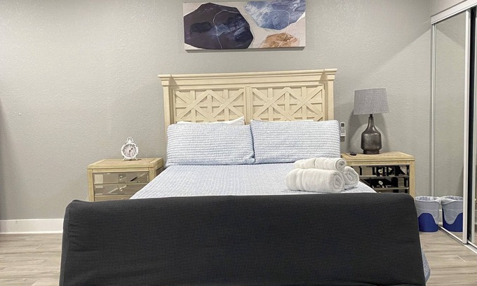 Creekside Apartment | Charming Suite 1B/1B Centrally Located Tampa