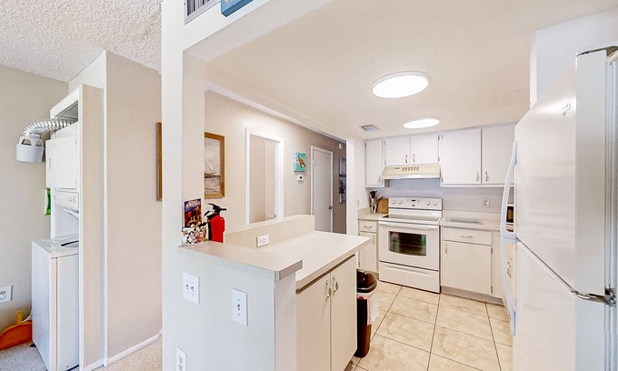 Ormond Beach Condo | Charming sunlit beach condo with pool, patio, W/D, AC, and wonderful ocean views