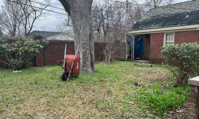Clarksdale Cottage | Charming, Sunny Studio Cottage walking distance to Downtown!