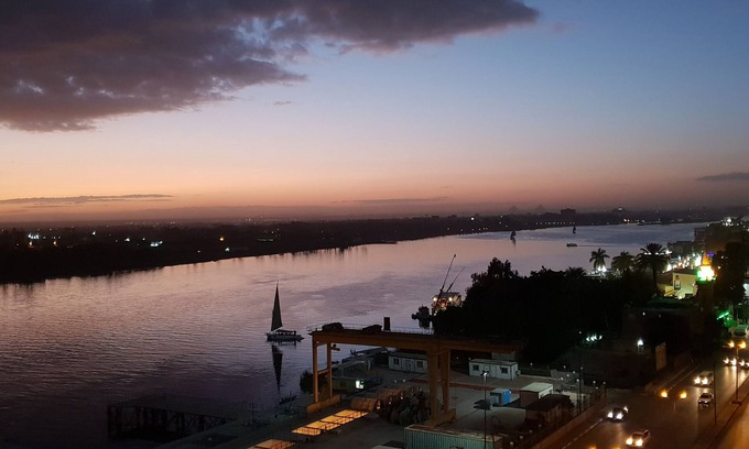 Giza Apartment | Charming sunset,with Panoramic Nile view and pyramid view.