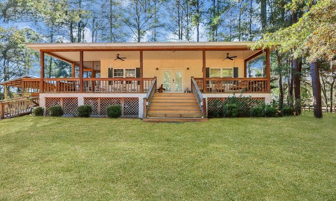 Valona House | Charming Tabby House 3-bedroom house with AC and WiFi in Townsend/Shellman Bluff