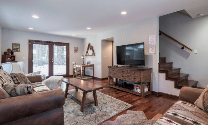 Tahoe Island Cabin | Charming Tahoe Vacation Home 2br/2ba