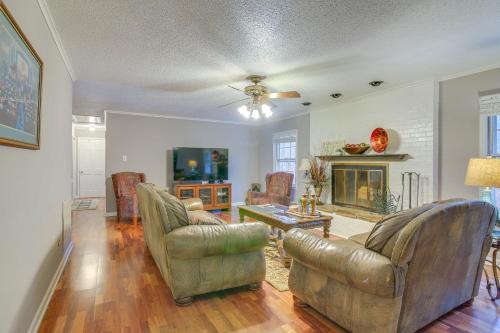 Jackson House | Charming Tennessee Retreat with Fireplace and Grill!