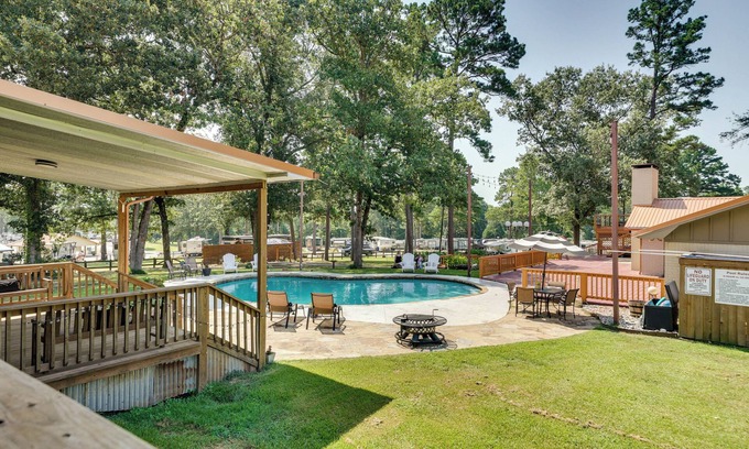 Redlick House | Charming Texarkana Home: Lake & Pool Access!