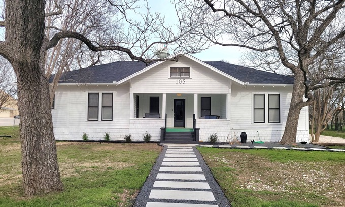 Liberty Hill House | Charming Three Bedroom Home In Liberty Hill