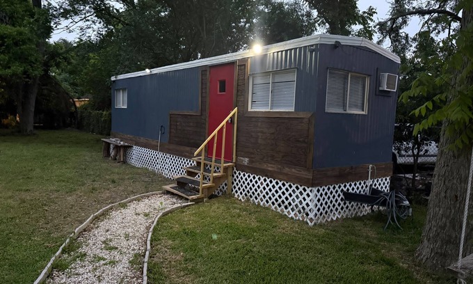 Northside Bed & Breakfast | Charming Tiny Home in Houston