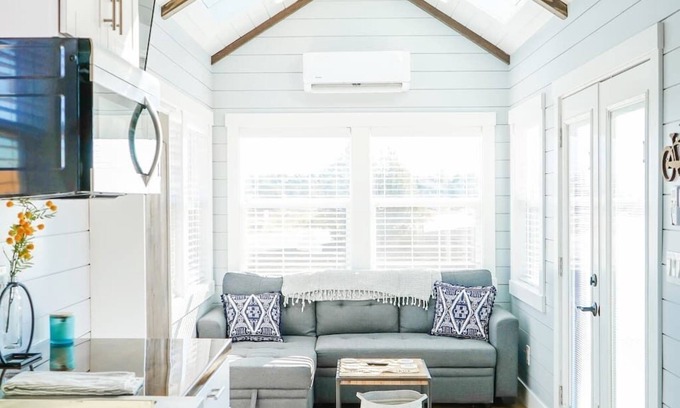 Apple Valley Apartment | Charming Tiny Home with private deck and bbq