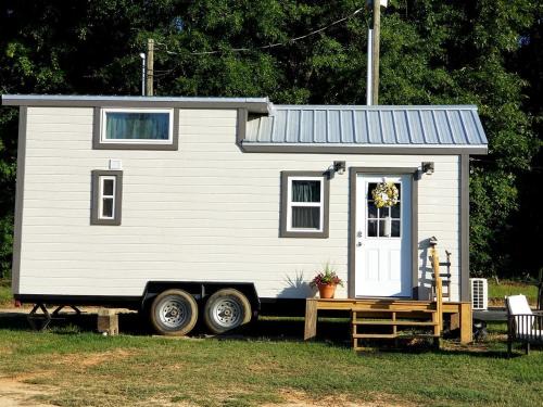 Georgia Coast House | Charming Tiny House Retreat in Danville, Georgia