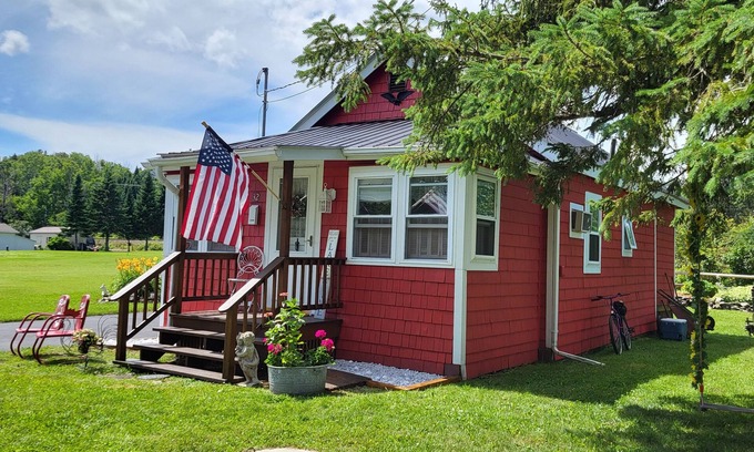 Eagle Lake House | Charming Tiny House in Eagle Lake. All you need to bring is your cloths & food.