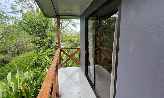 Canton Quepos House | Charming tinyhome with WiFi and AC in perfect Maritima- Sabalo