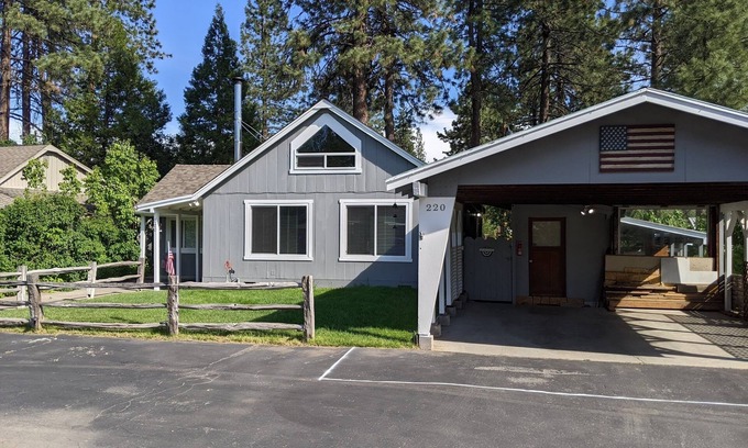 Chester House | Charming town home 8 min to Lake Almanor, 35 min to Mt. Lassen