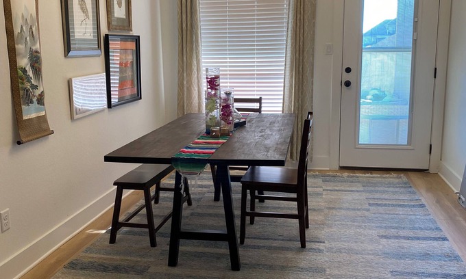 College Station House | Charming townhome. 3-bdrm, 2.5 bath with pool. 10 minutes to Kyle Field.