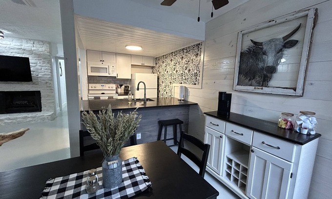 Wimberley House | Charming townhome at Jacob’s Well, 10 minutes from Wimberley Square