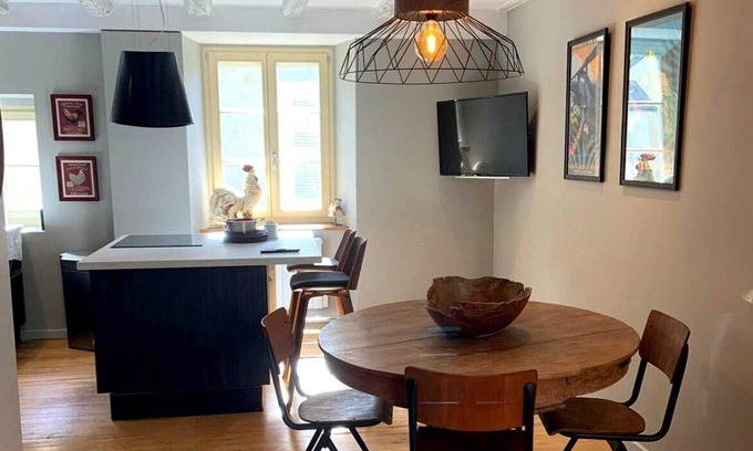 Chaudes-Aigues House | Charming townhouse with home cinema and whirlpool bath