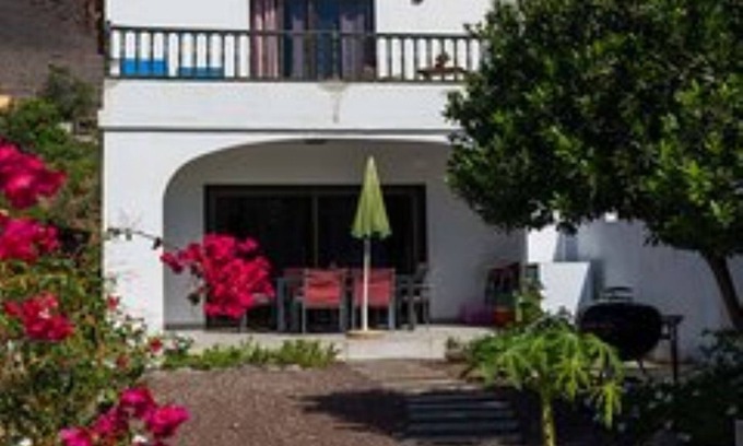 Playa de la Calera Villa | Charming townhouse 100 meters from Playa Calera and overlooking English Mérica