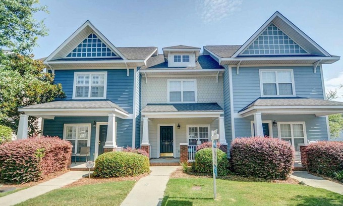 Columbia House | Charming Townhouse- Columbia SC Close to Downtown