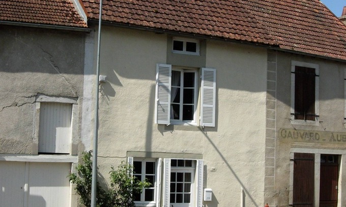 Lusigny-sur-Ouche House | Charming traditional stone built house in a delightful village