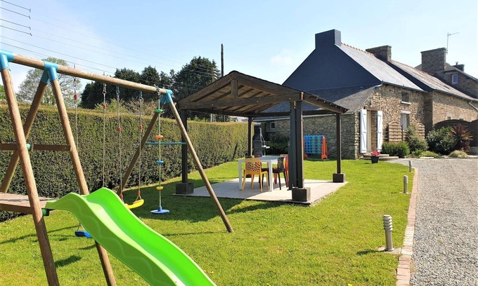 Plemet Cottage | Charming traditional 2-Bed Cottage near Plemet