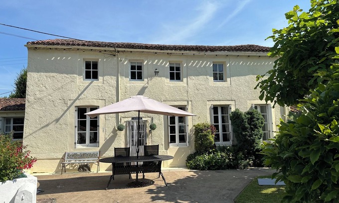 Bressuire Other | Charming ,Traditional Country Farmhouse with swimming pool, 26 miles Puy Du Fou