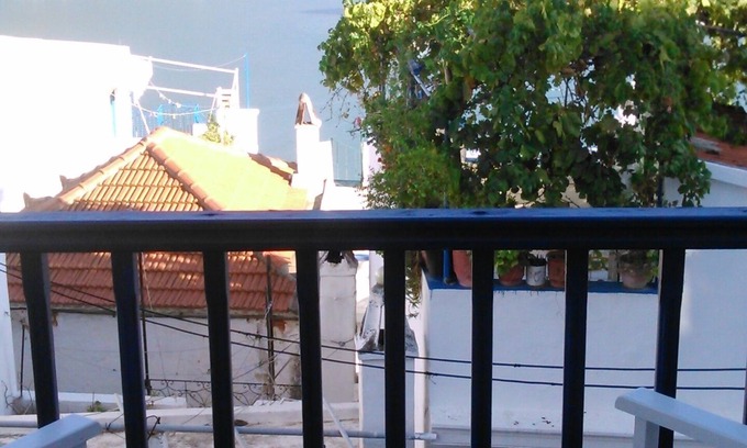 Skopelos House | charming & traditional in the old car-free part of town