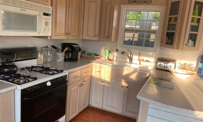 Sherkston House | Charming trailer at sherkston shores resort for a fun filled and relaxing stay.