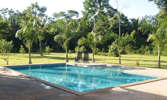 Armenia House | Charming tropical getaway with Pool, sleeps 4