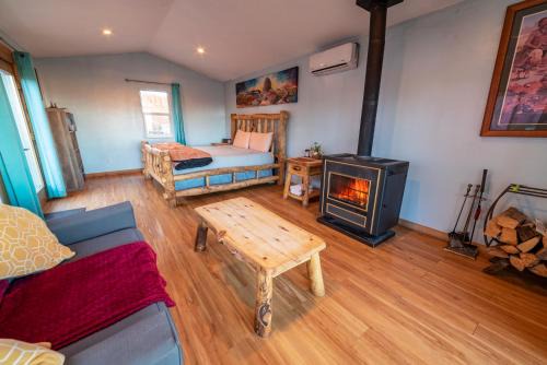 Monument Valley House | Charming Turquoise Cabin in Monument Valley