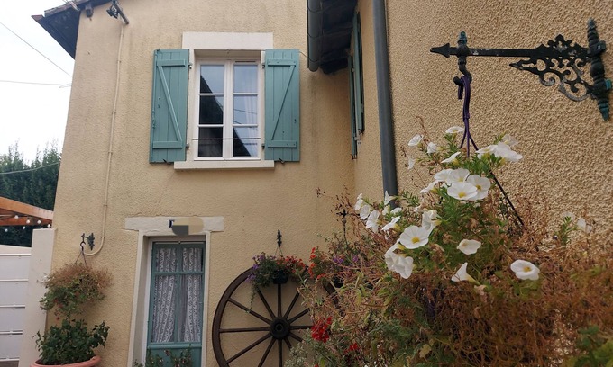 Confolens House | Charming two bedroom gite with beautiful gardens