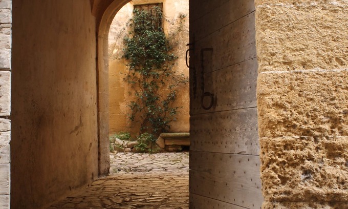 Lourmarin Apartment | Charming Two Bedroom Apartment In The Heart Of Lourmarin. Great Location