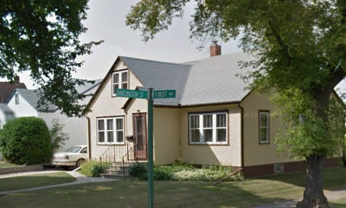Yorkton Apartment | Charming upstairs apartment