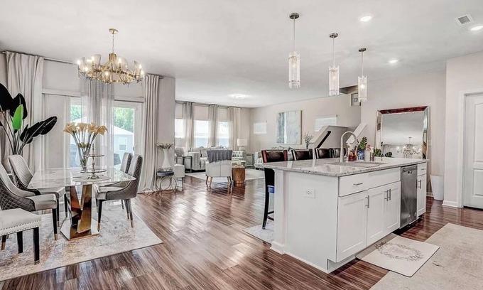 Clayton House | Charming Urban Retreat
