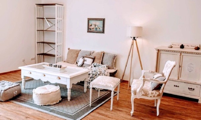 Schwandorf House | Charming Vacation Home “Marie Antoinette” with Wi-Fi, Terrace & Garden
