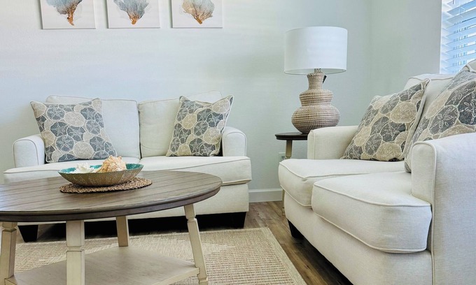 Yacht Club House | Charming Vacation Home close to Yacht Club Beach