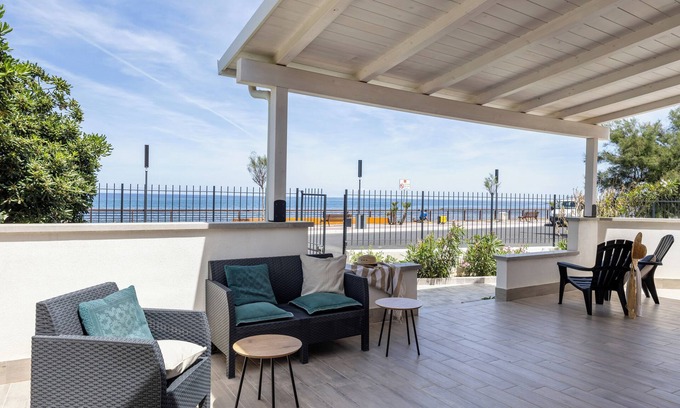 Sferracavallo House | Charming vacation home by the sea