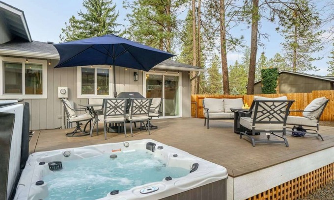 Spokane Valley House | Charming Valley Home I Hot Tub Getaway
