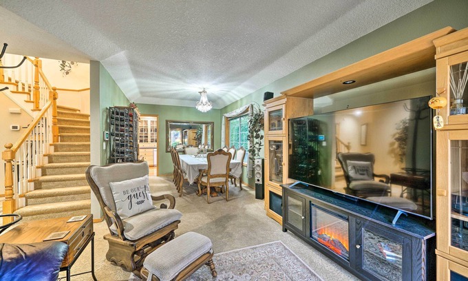 Vancouver House | Charming Vancouver Home - Patio & Fire Pit!