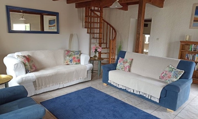 Saint-Thomas-de-Conac Cottage | Charming Village Cottage with Private Pool