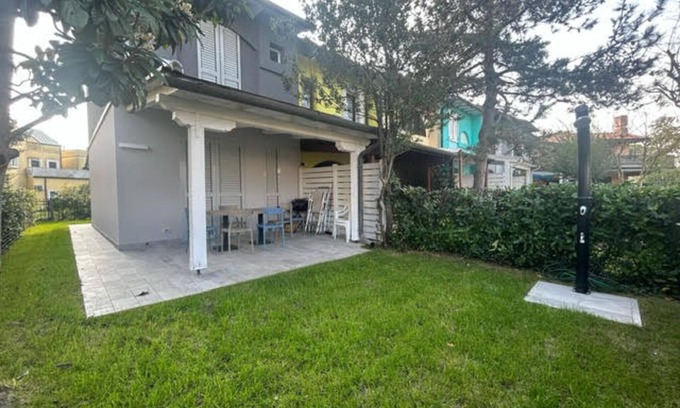 Isola Albarella Villa | Charming villa with garden and views in Albarella