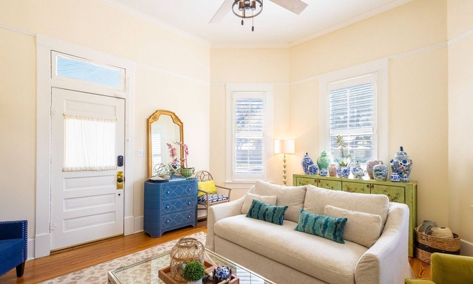 La Grange House | Charming Victorian Bike to Shops, Mins to Antiques & Wedding Venues