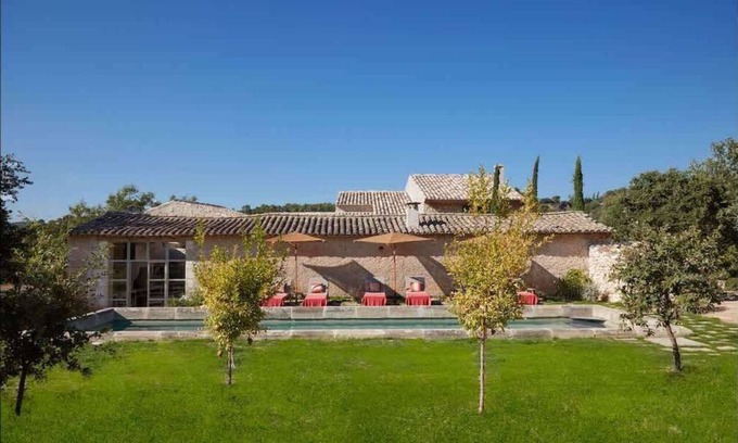 Menerbes Villa | Charming villa in the Luberon vineyards
