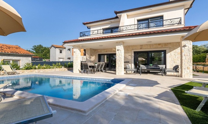 Sveti Anton Villa | Charming Villa Laura with swimming pool