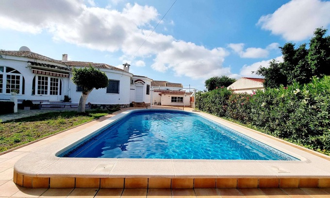 El Chaparral House | Charming Villa with Private Pool in Urb La Siesta Torrevieja