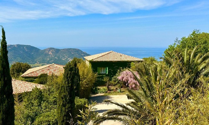 SantʼAntonino Villa | Charming villa with jacuzzi