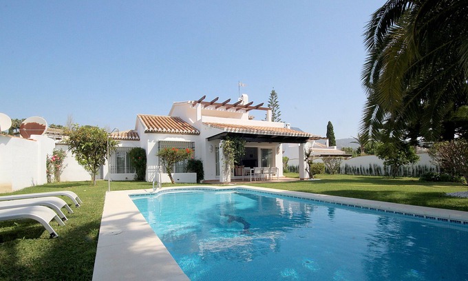 Elviria Villa | Charming villa with sea views, recently renovated and with free WIFI.