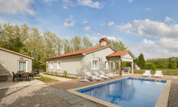 Zupanici Villa | Charming villa with tended garden and heated pool