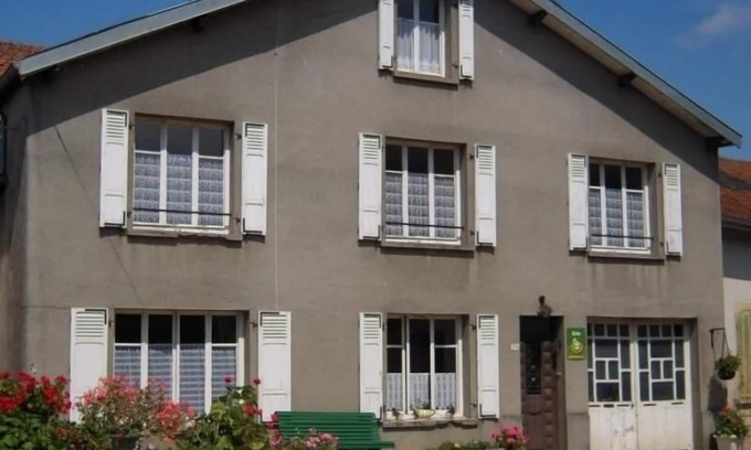Aouze Cottage | Charming Village Cottage with Historical Sites Nearby, Wi-Fi, and Baby Equipment Provided