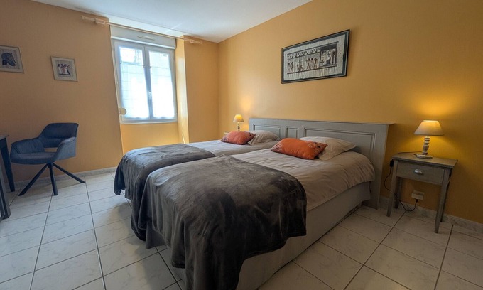 Chateauvillain Cottage | Charming Village Home: Scenic Walks, Close to Attractions, Sleeps 4