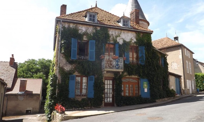 Billy Cottage | Charming Village Gîte with Terrace, Garden, and Modern Amenities near Vichy