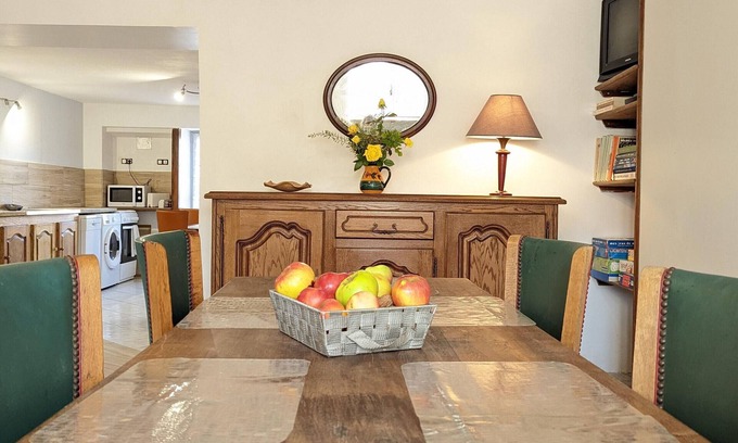 Vauvillers Cottage | Charming village house with shared garden, near Faucogney-et-la-Mer