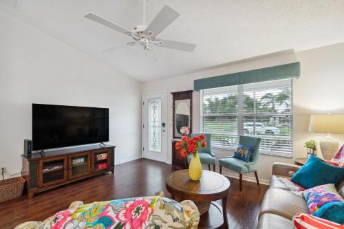 Lynnhaven House | Charming Villages Home with Lanai and Golf Cart!